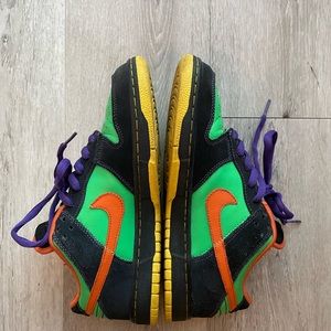 Nike Sb Dunk shoes low spark green size 8 used in great condition.